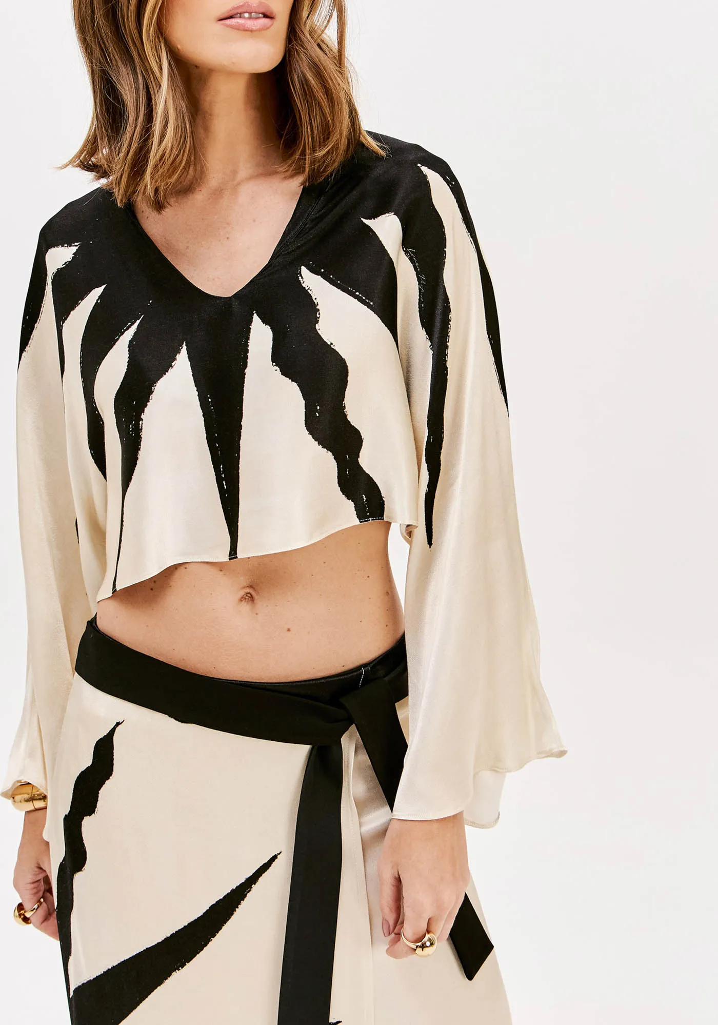 Blusa Cropped Estampada Decote V — foto 3