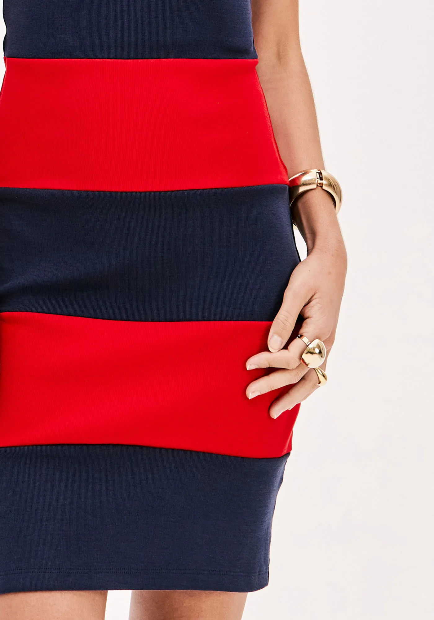 Vestido Curto De Alças Com Recortes — foto 3