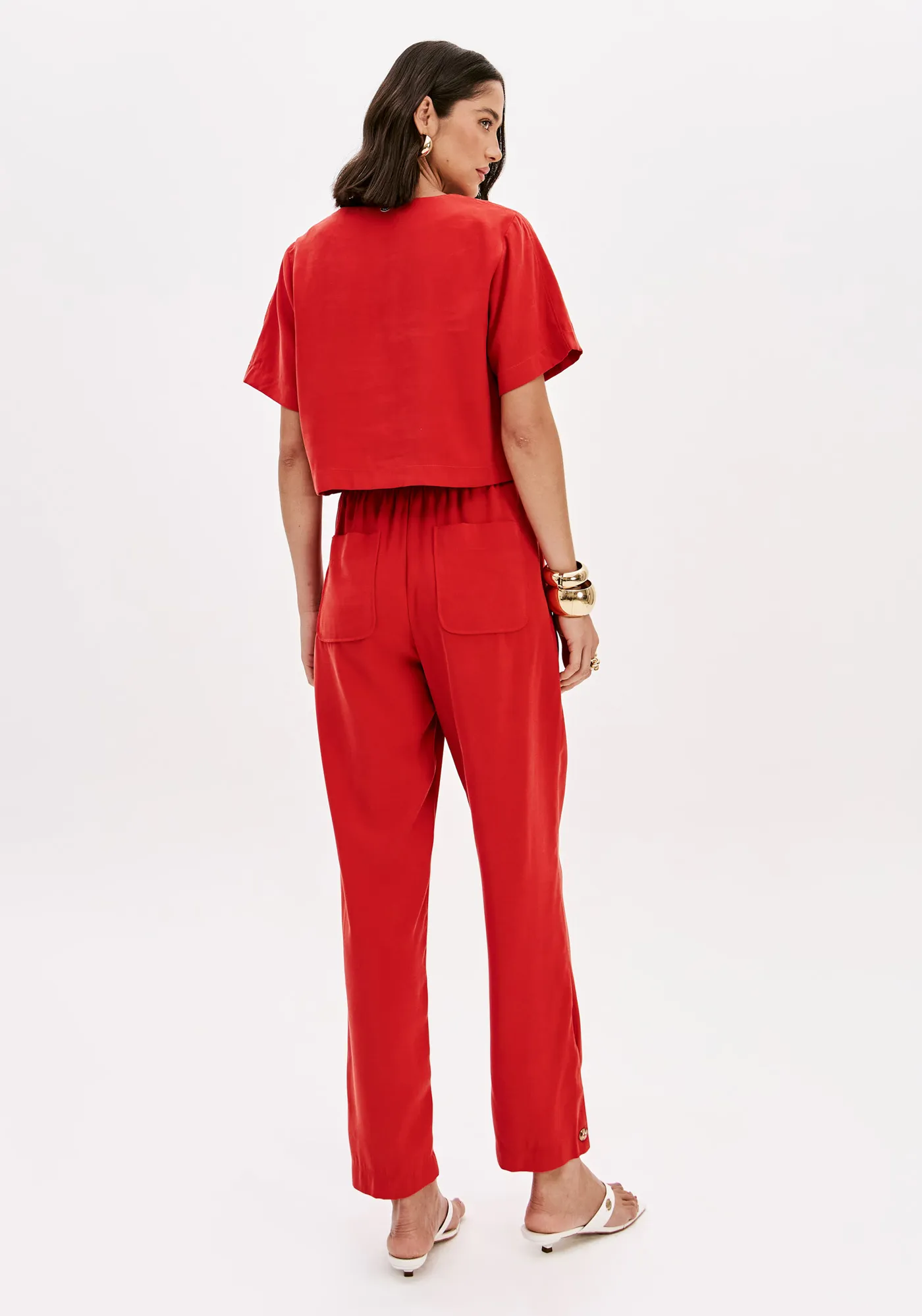 Calça Carrot Cintura Média Com Bolsos — foto 3