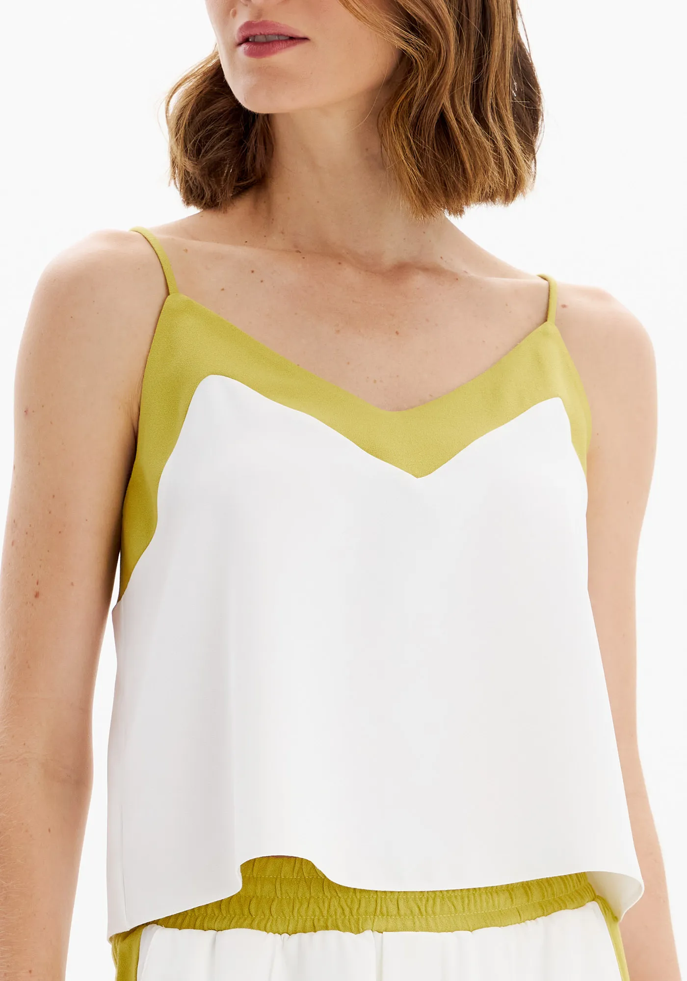 Blusa Descolada Com Alças E Decote V — foto 2