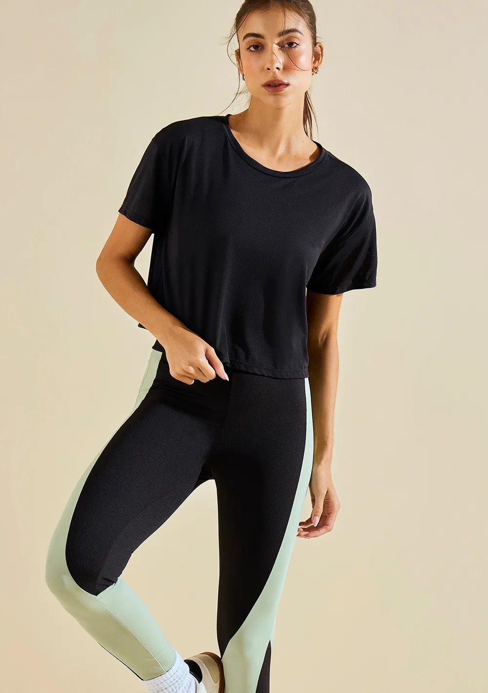 Blusa Morena Rosa Solta Decote Careca Manga Curta Cropped Preto
