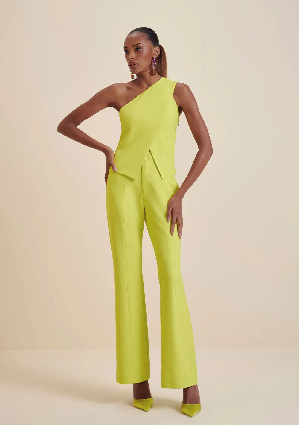 Calça Morena Rosa Boot Cut Cós Alfaiataria Bolso Faca Verde