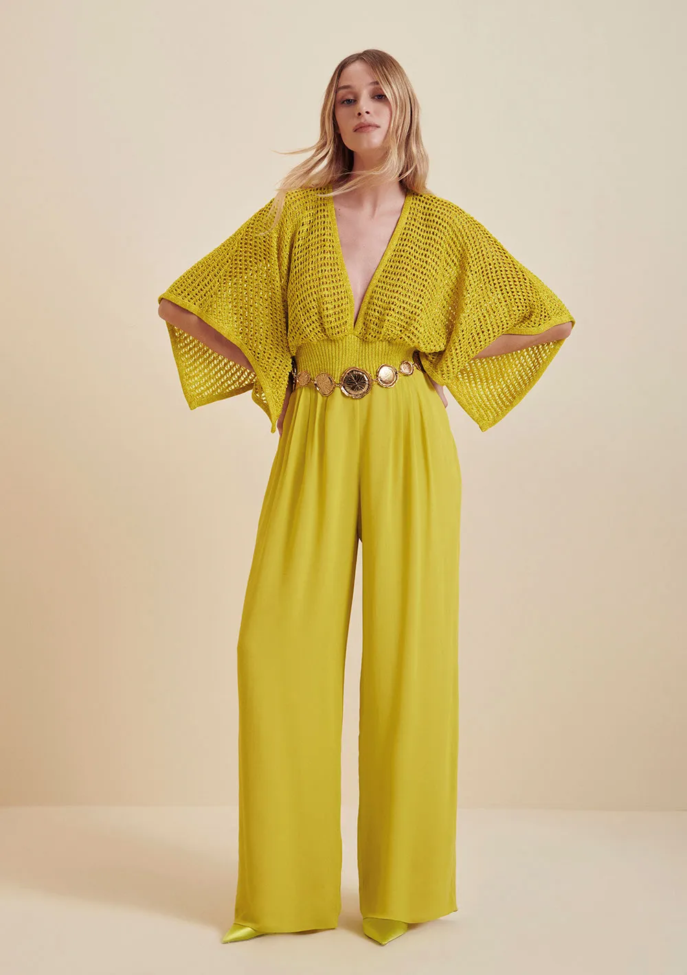 Blusa Morena Rosa Decote V Manga Curta Detalhe Barra Amarelo