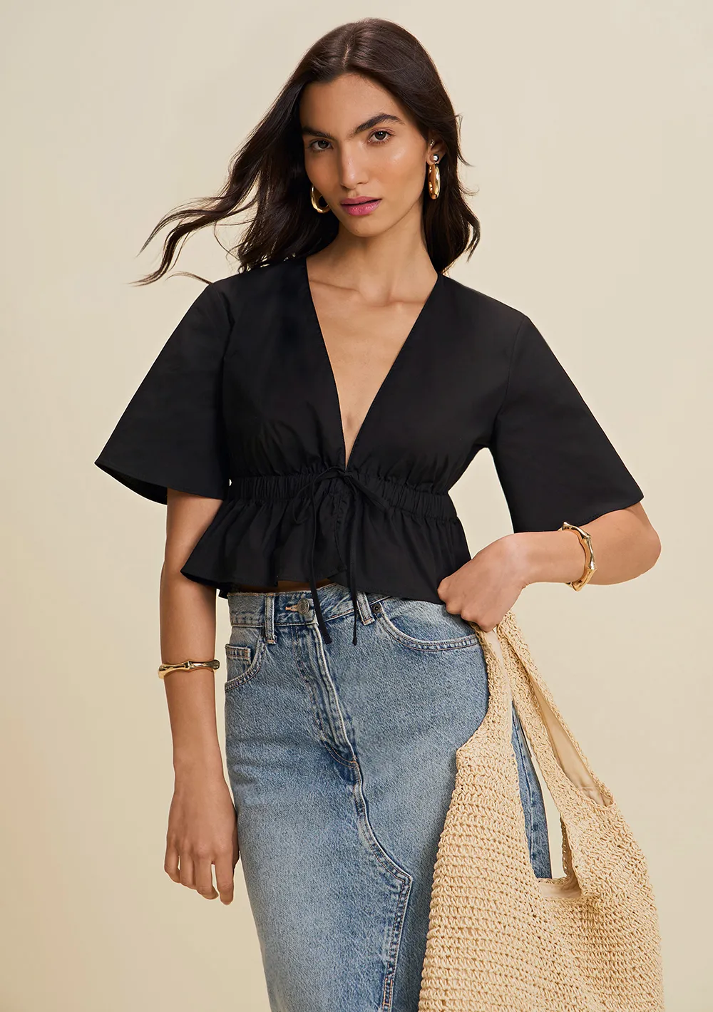 Blusa Solta Decote V Manga Curta Cropped Preto