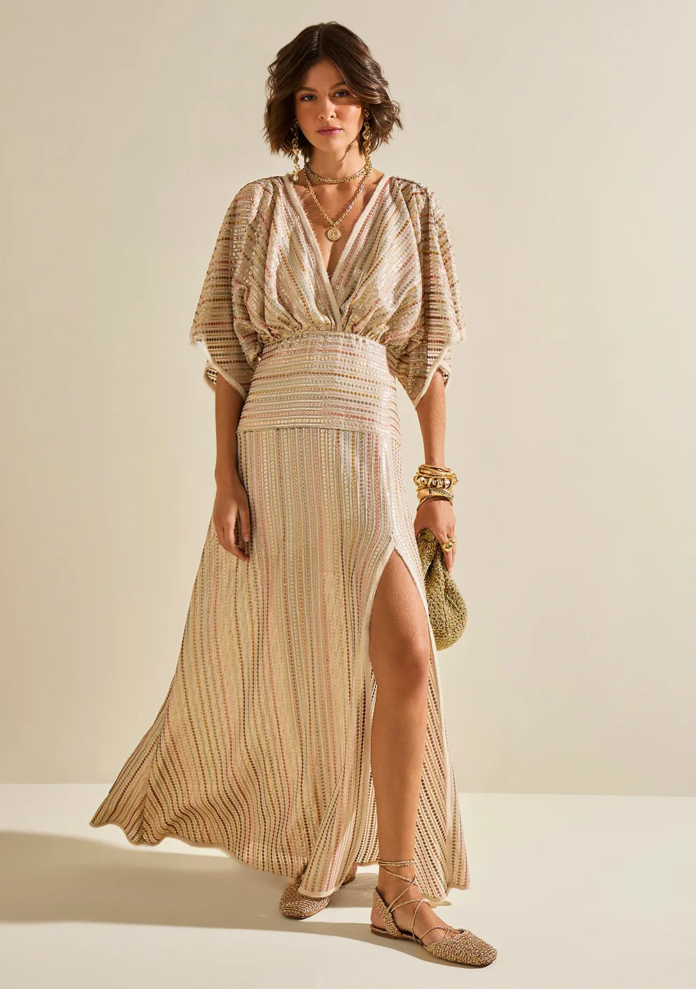 Vestido Morena Rosa Solto Decote V Manga Curta Longo Bege