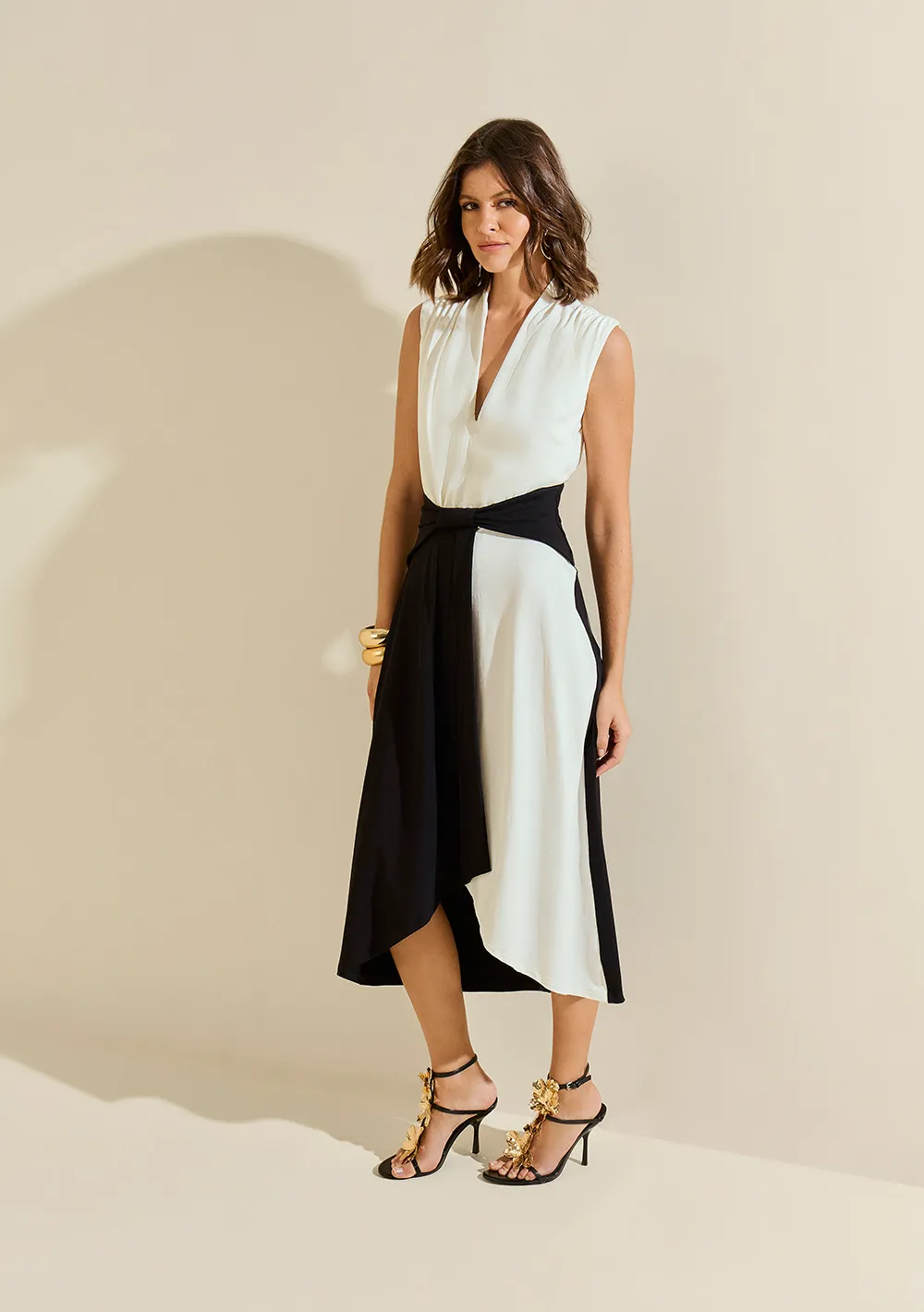 Vestido Morena Rosa Ajustado Decote V Sem Manga Midi Preto