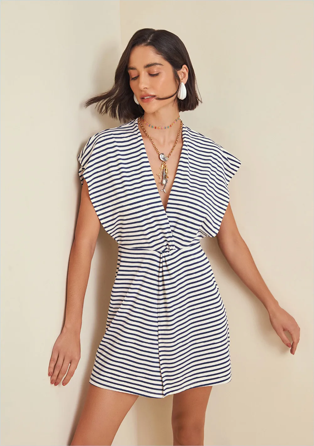 Vestido Morena Rosa Curto Decote V Transpasse Frente Azul Marinho
