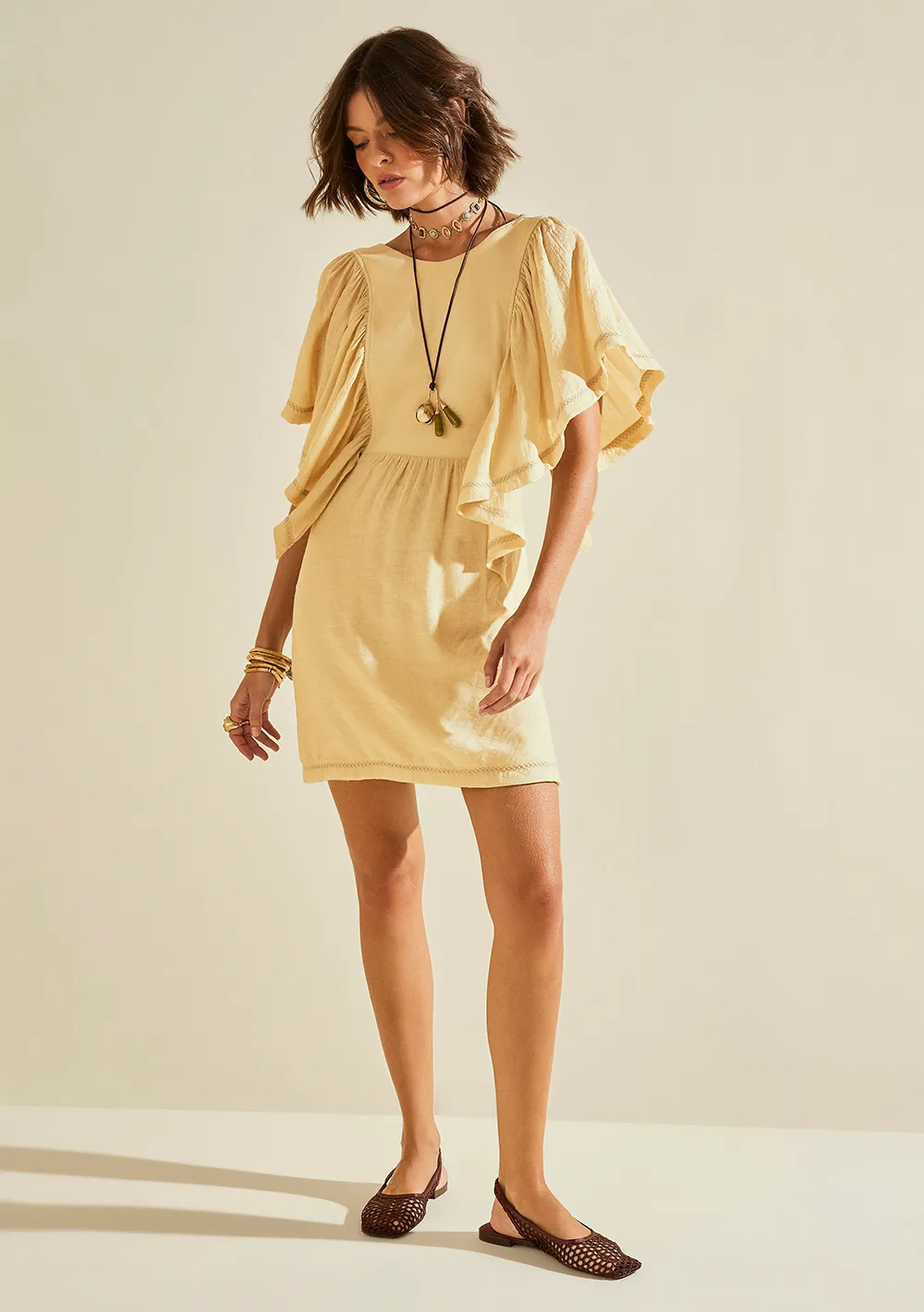 Vestido Morena Rosa Ajustado Decote Careca Manga Curta Curto Amarelo