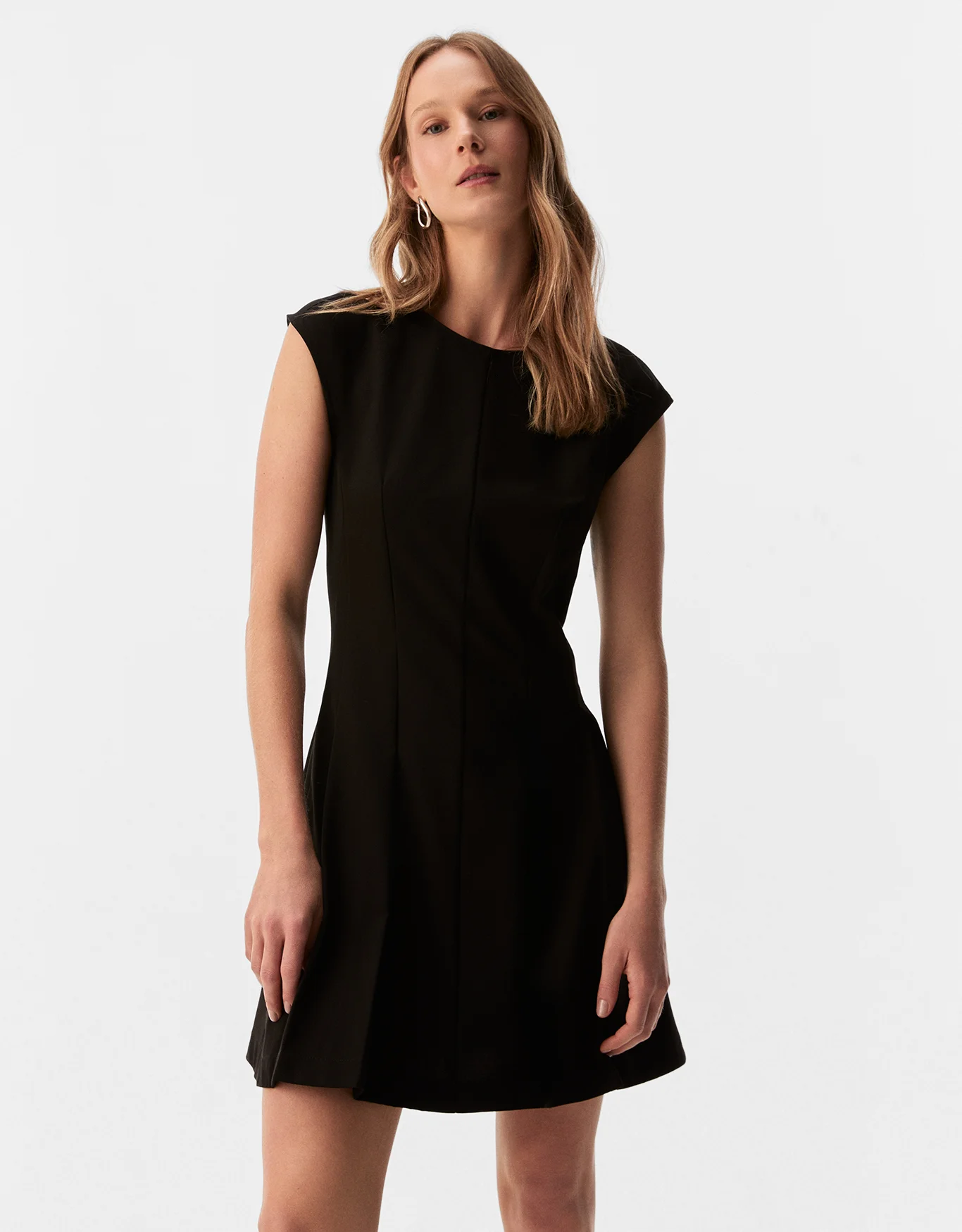 Vestido Curto Recortes