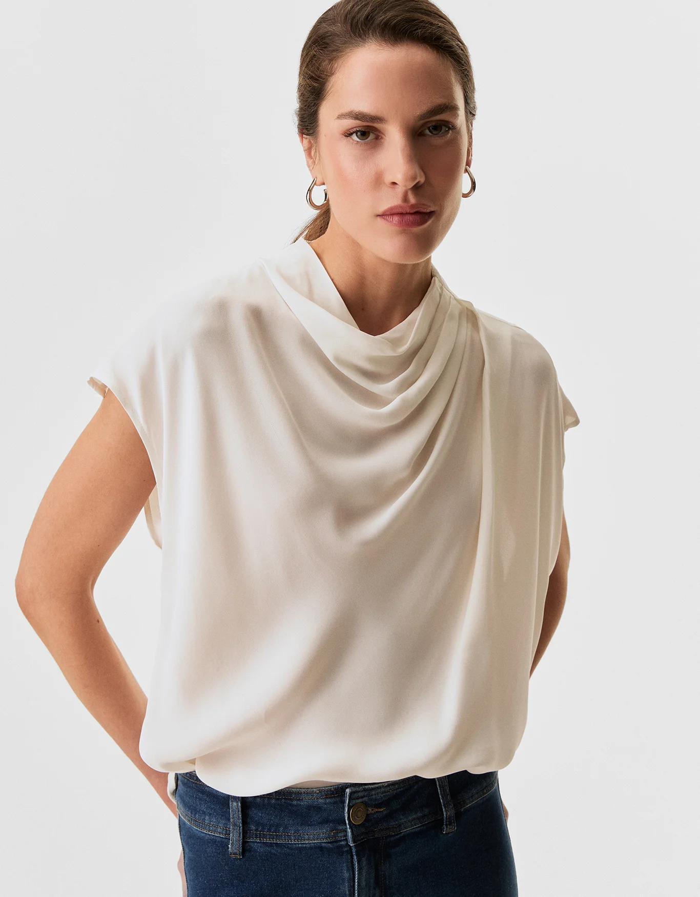 Blusa Pregas Gola