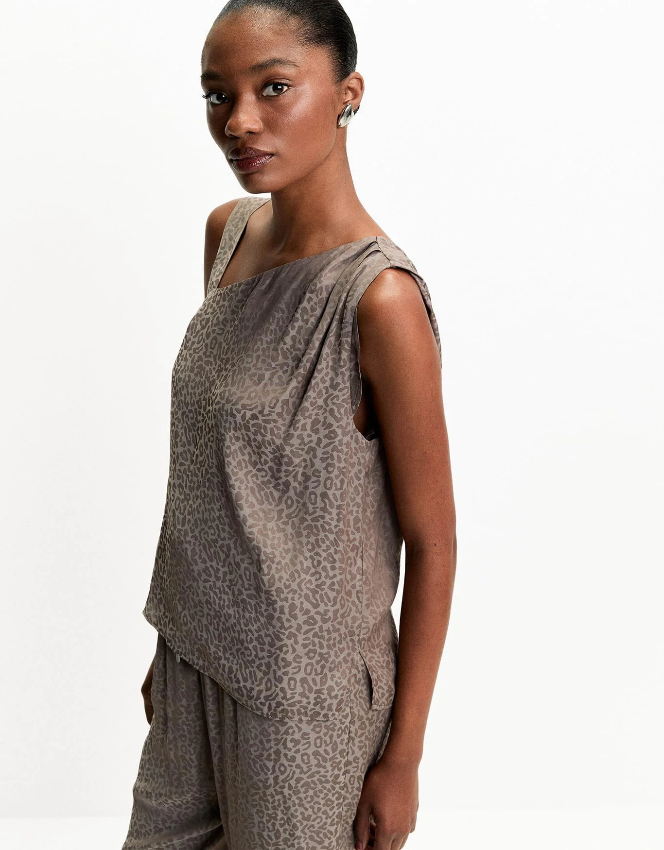 Blusa Pregas Ombro