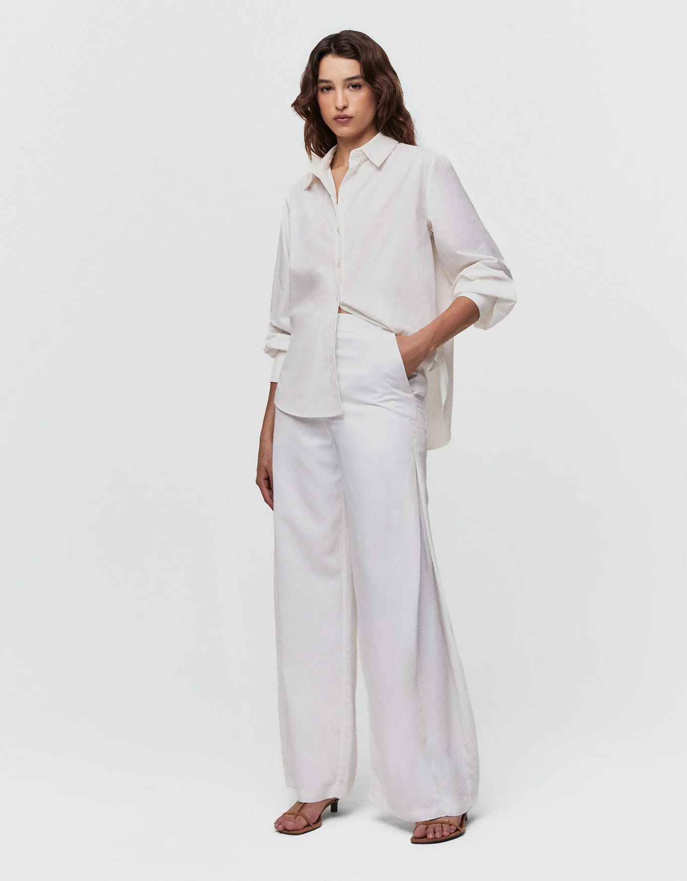 Calça Pantalona Pregas Laterais