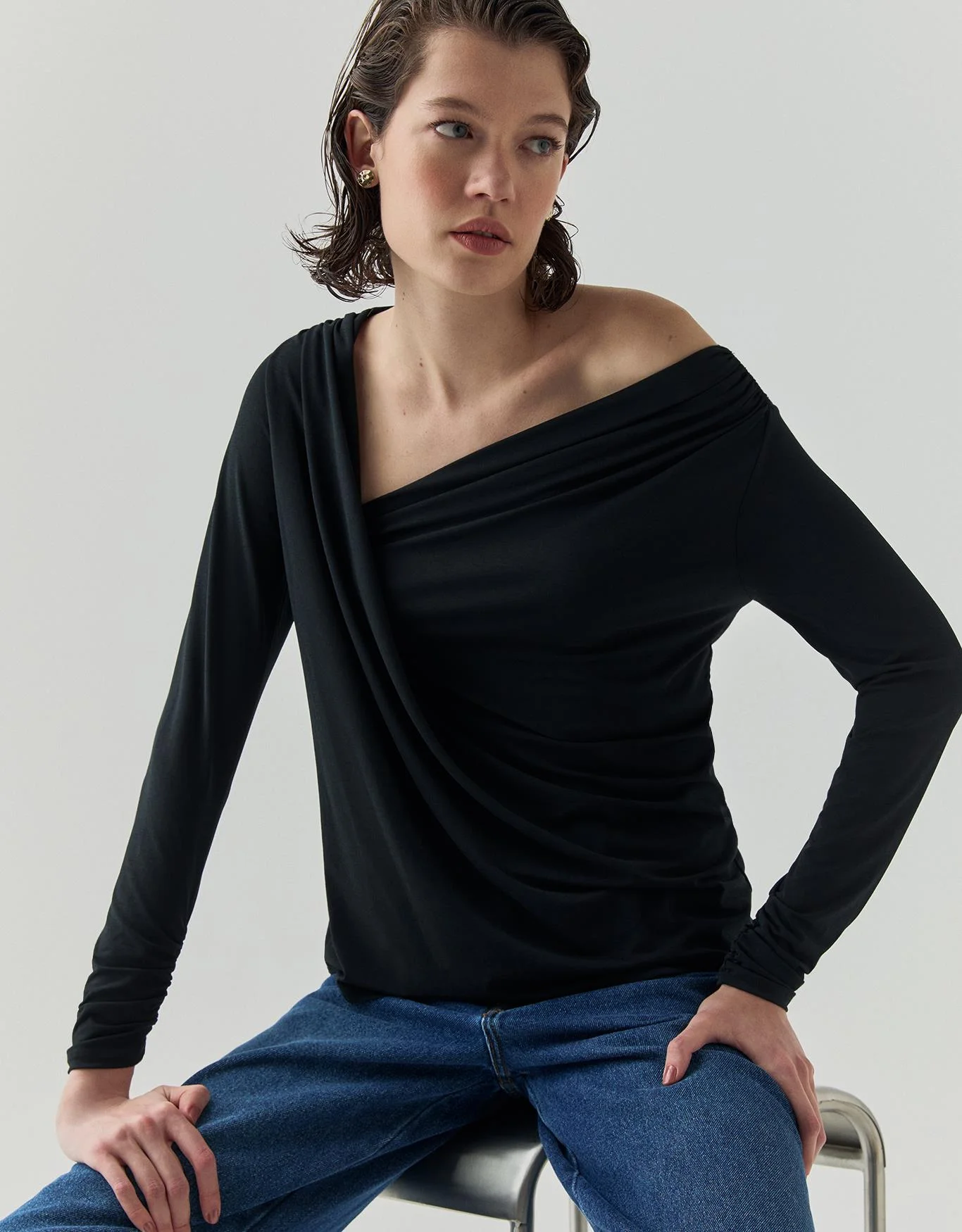 Blusa Malha Gola Assimétrica