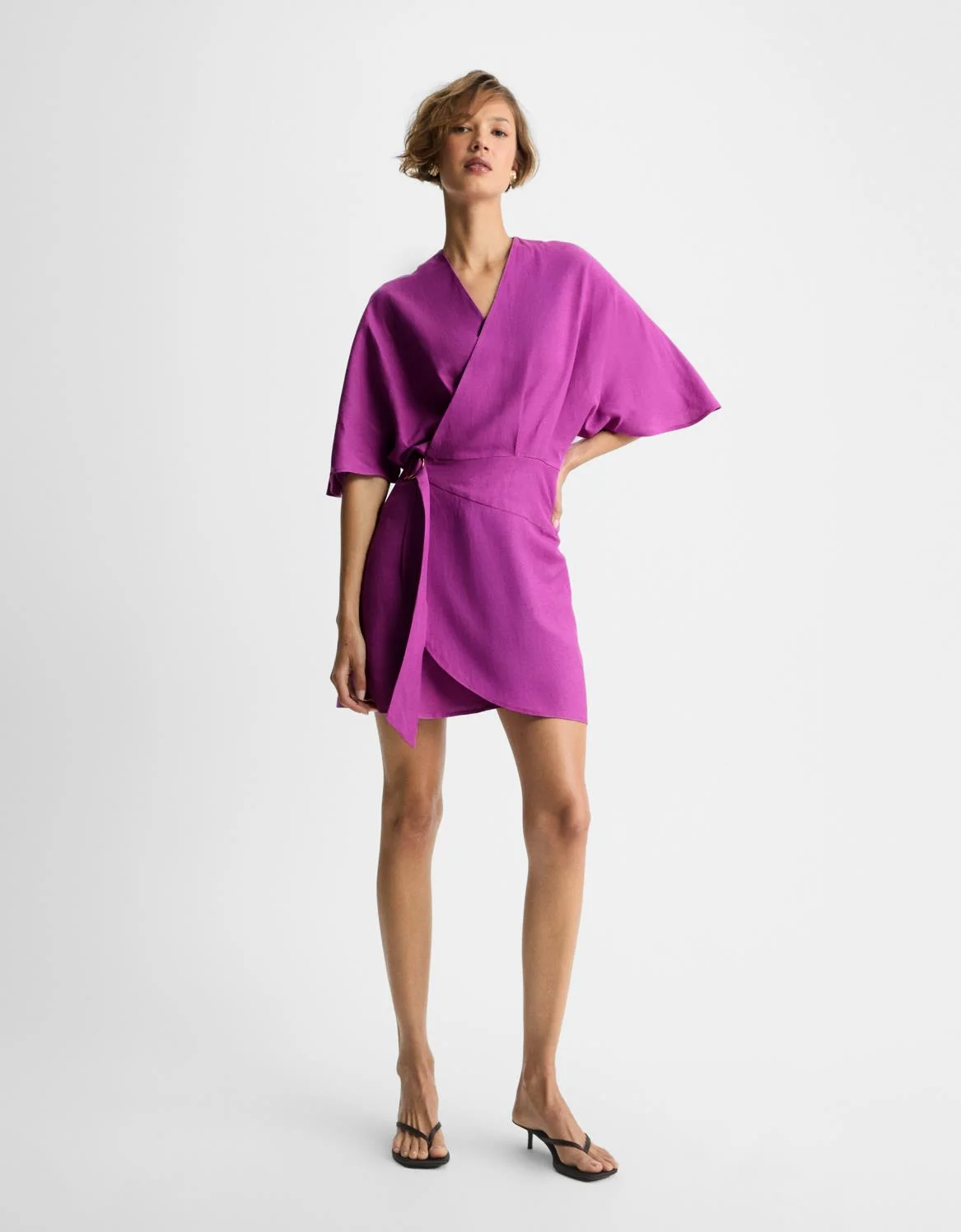 Vestido Curto Manga Ampla